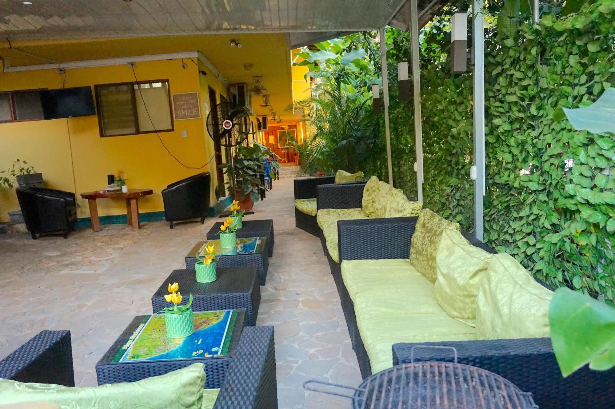 Hotel Aurora Montezuma Exterior photo