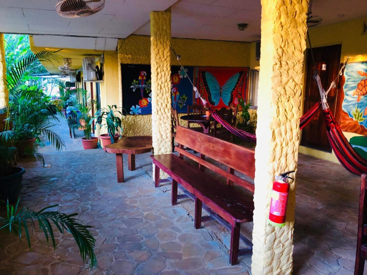 Hotel Aurora Montezuma Exterior photo
